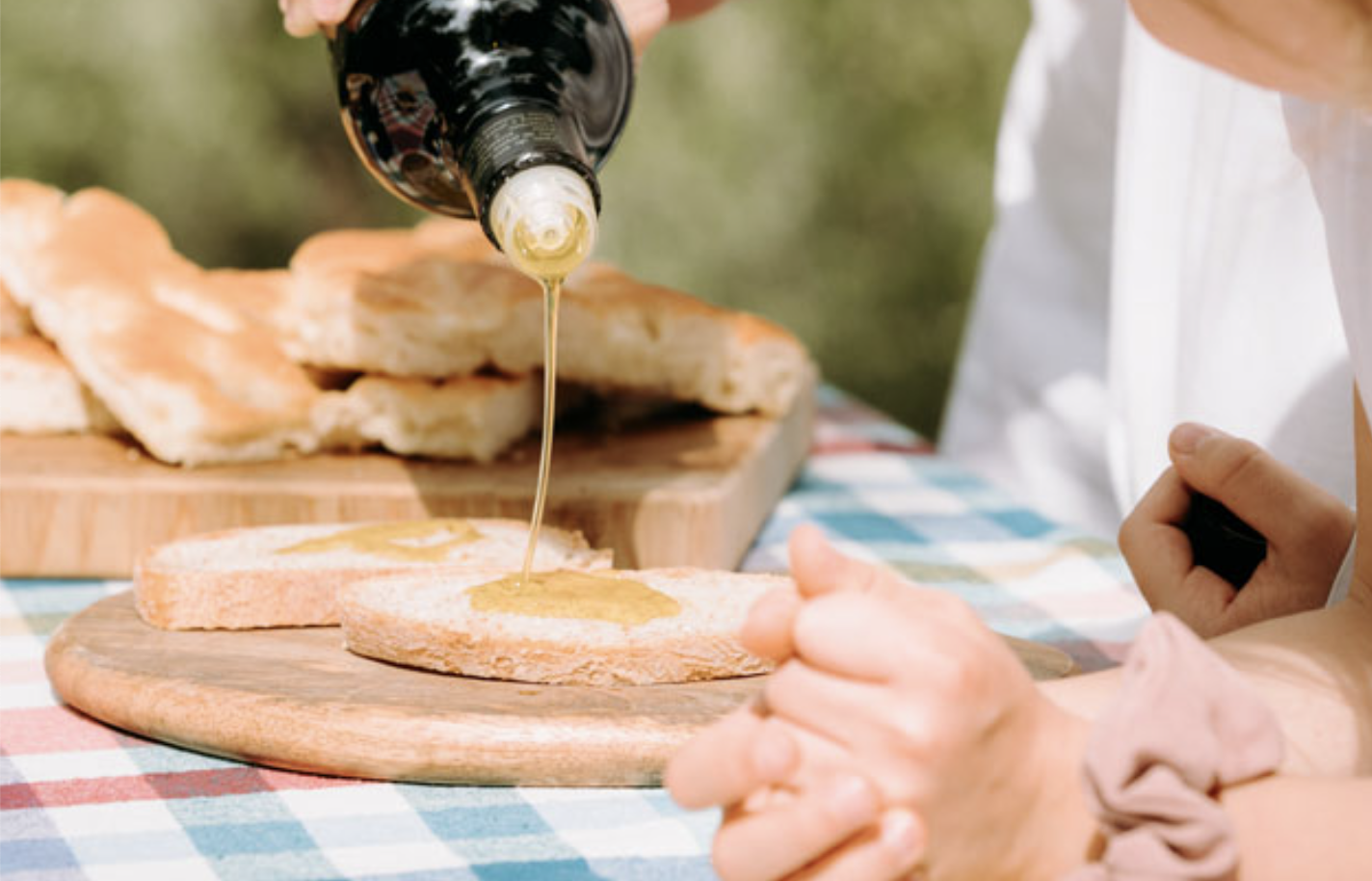 Processi di raccolta e produzione dell'olio taggiasco